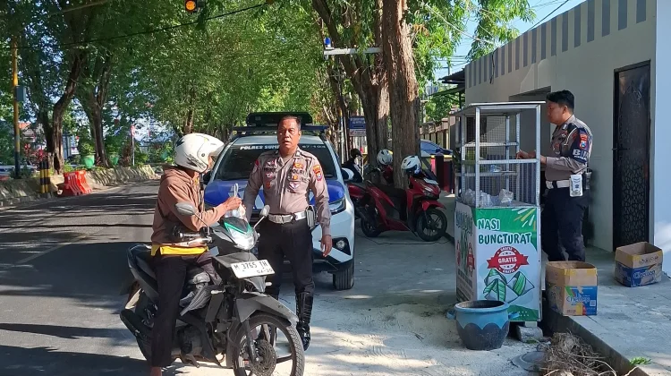 Kita Berbagi Sosial Sumenep Bagikan Ratuaan Nasi Bungkus Tujuan Akhirat