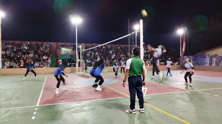 Final Rektor Cup Cabor Voli Putri, SMA 3 Pamekasan Keluar Sebagai Juara