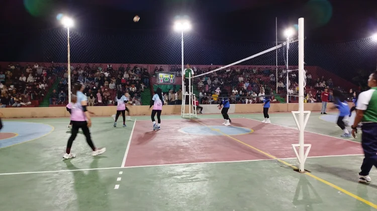 Berita Foto - Final Rektor Cup Cabor Voli Putri, SMA 3 Pamekasan Keluar ...
