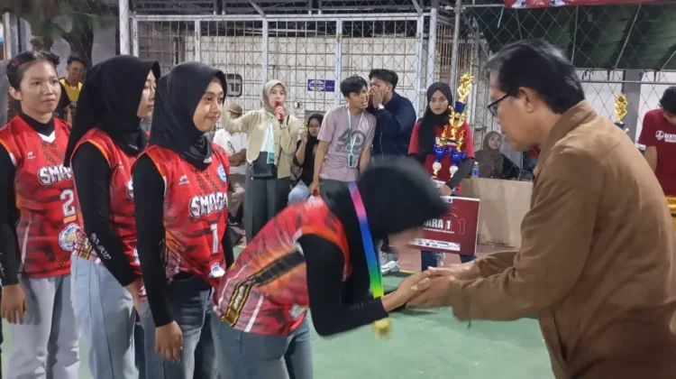 Berita Foto - Penyerahan Piala Bagi Juara Rektor Cup 2026 - RRI.co.id