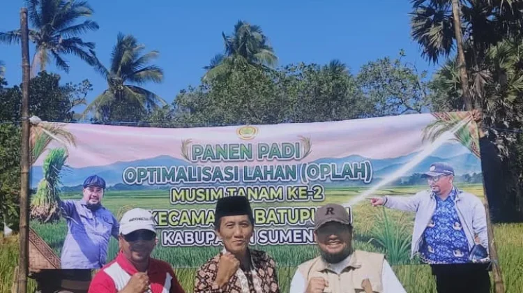 Petani Desa Tengedan Panen di Lahan Oplah