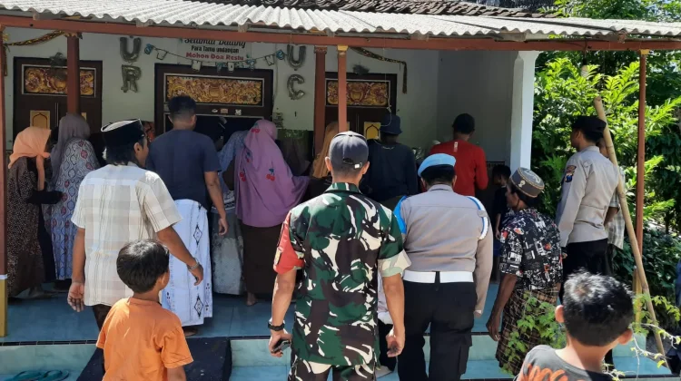 Polisi Evakuasi Korban Tenggelam Giligenting