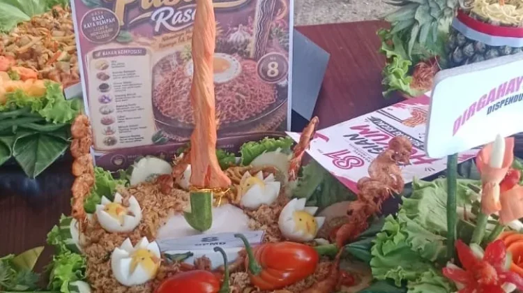 Kreasi Mie Menggoda Selera Warnai Lomba Agustusan
