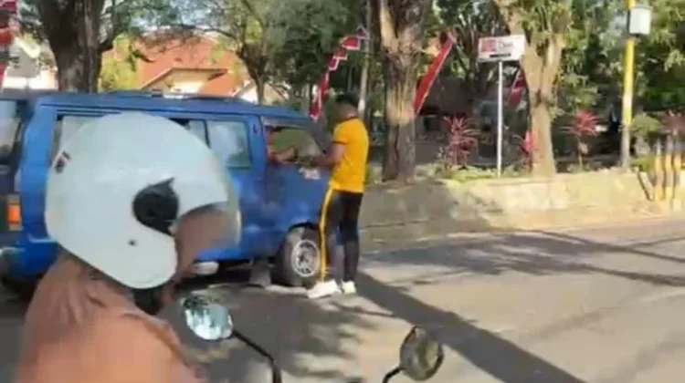 Ratusan Bungkus Nasi Bungkus Dibagikan Kita Berbagi Sosial