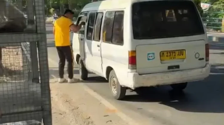 Ratusan Bungkus Nasi Bungkus Dibagikan Kita Berbagi Sosial