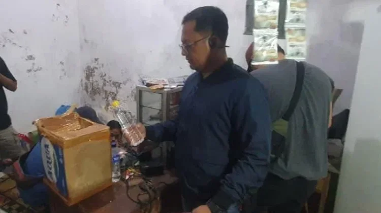 Satresnarkoba Polresta Sumenep Amankan Belasan Botol Miras