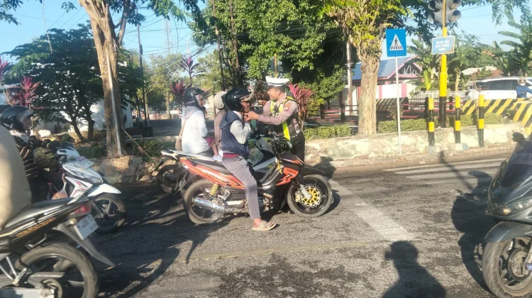 Satlantas Polresta Sumenep Ajak Warga Tertib Berkendara