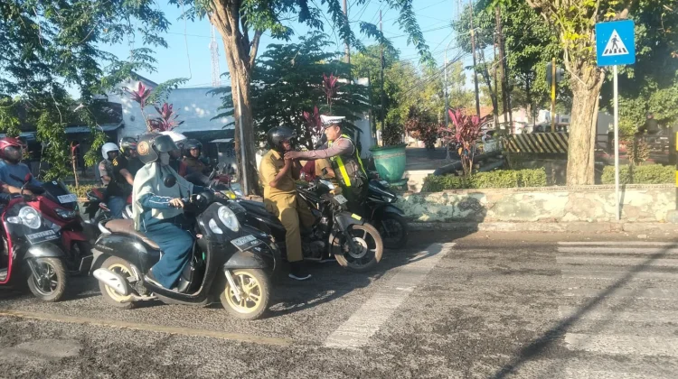 Satlantas Polresta Sumenep Ajak Warga Tertib Berkendara