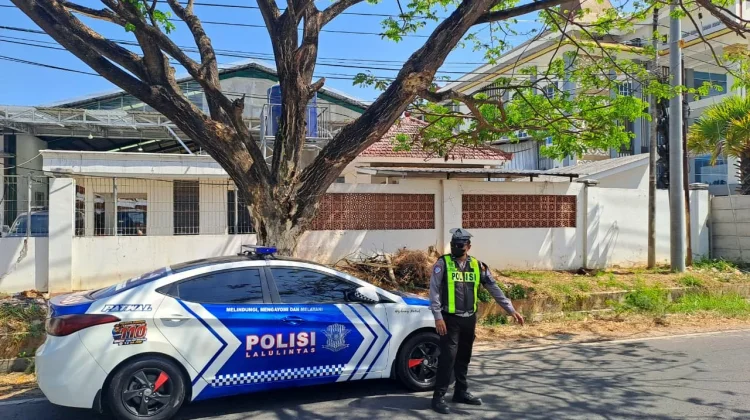 Satlantas Polresta Sumenep Pantau Jalur Sumenep-Pamekasan