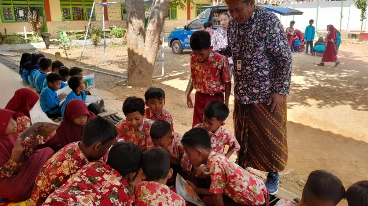 Antusiasme Siswa SDN Kebunan 1 Membaca Buku Perpusling