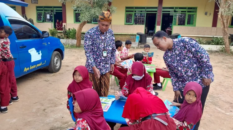 Antusiasme Siswa SDN Kebunan 1 Membaca Buku Perpusling