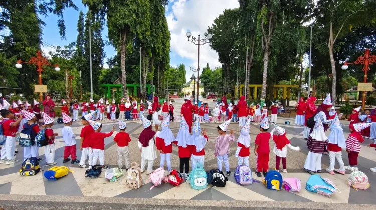 Serunya Permainan Payung, Anak-anak TK Suryalaya Lupakan Lelah usai Tempuh 1,5 Km