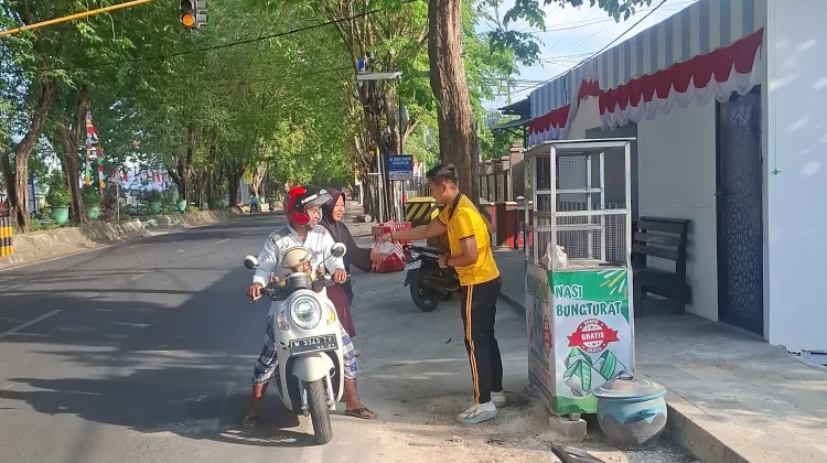 Ratusan Nasi Bungkus Dibagikan Kita Berbagi Sosial Kepada Masyarakat