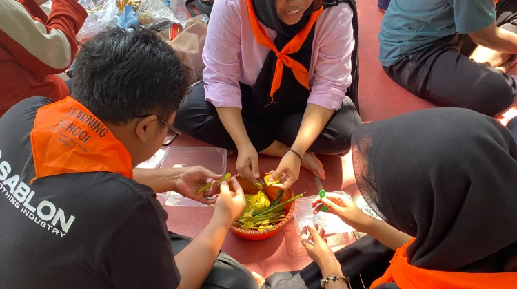 Siswa Belajar Ubah Sampah Jadi Bernilai