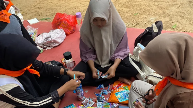 Siswa Belajar Ubah Sampah Jadi Bernilai