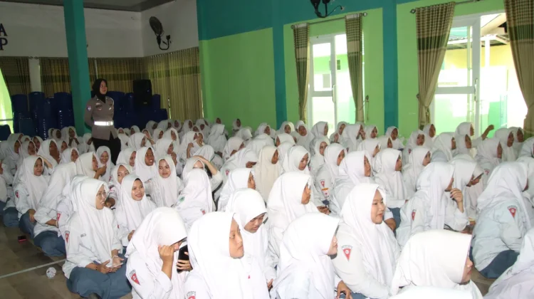 Polresta Sumenep Bekali Pelajar Literasi AI