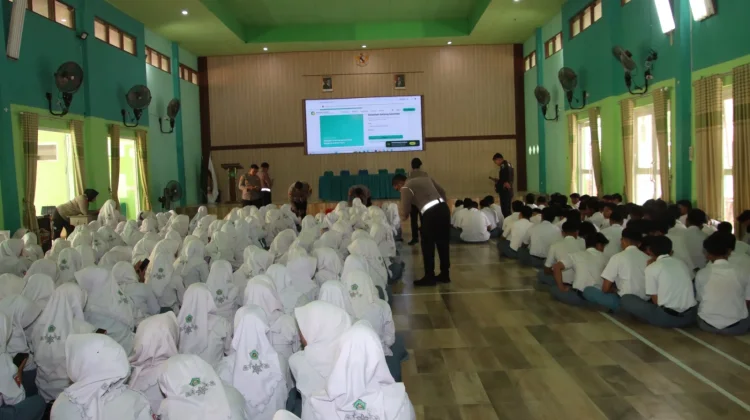Polresta Sumenep Bekali Pelajar Literasi AI
