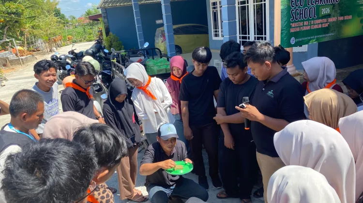 Belajar Hidroponik, Siswa Petik Selada Segar di Kebun Tarunatani