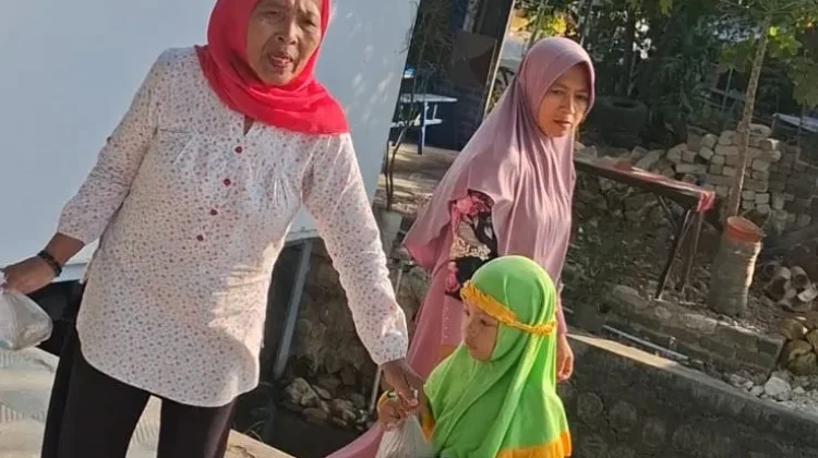 Bentuk Kepedulian, Kita Berbagi Sosial Sumenep Bagikan 75 Nasi Bungkus