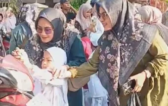 Anak Play Group Pun Ikut Berbagi Takjil