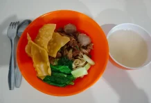 Penggemar Mie pangsit, silahkan merapat