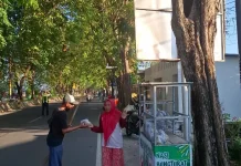 Kita Berbagi Sosial Bagikan Puluhan nasi Bungkus