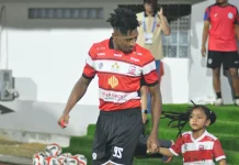 Mendonça Tetap Berseragam Loreng Merah Putih Madura United