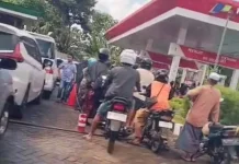 Antrean BBM di SPBU Paberasan Masih Mengular