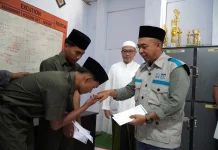 PLN UP3 Madura Sambut Kemerdekaan dengan Menyalurkan Bantuan Pendidikan Santri