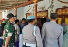 Polisi Evakuasi Korban Tenggelam Giligenting