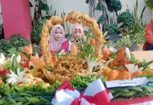 Kreasi Mie Menggoda Selera Warnai Lomba Agustusan