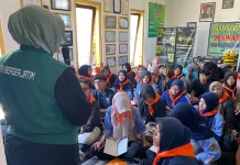 Pelajar Sumenep Belajar Kelola Bank Sampah