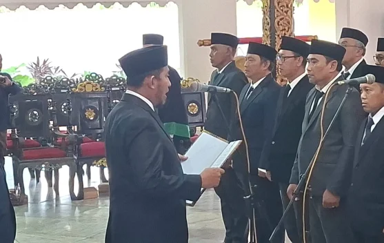 Berita Foto - Bupati Sumenep Lantik Pejabat Hasil Rotasi dan Promosi ...