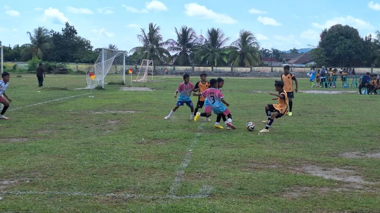 Festival Sepakbola Usia Dini di Stadion Bina Satria Sungailiat