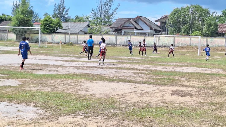 Festival Sepakbola Usia Dini di Stadion Bina Satria Sungailiat