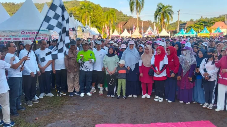 Ribuan Peserta Ikuti Jalan Sehat Peringatan Hari Jadi ke-260 Sungailiat