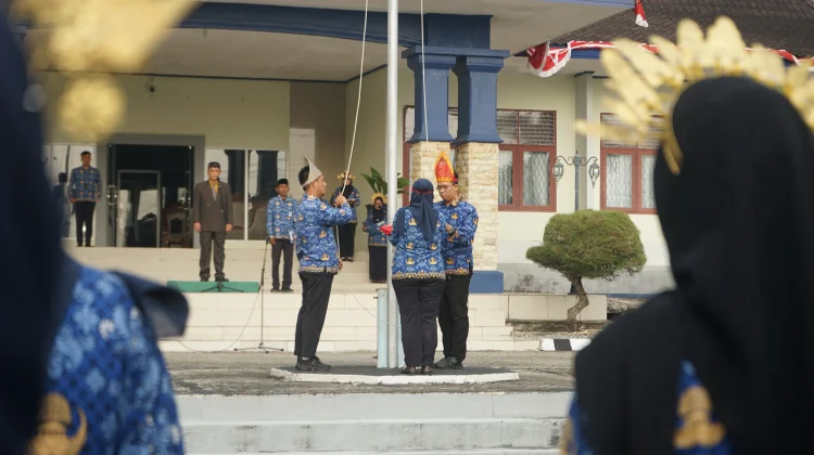 Upacara HUT ke-81 Republik Indonesia di LPP RRI Sungailiat
