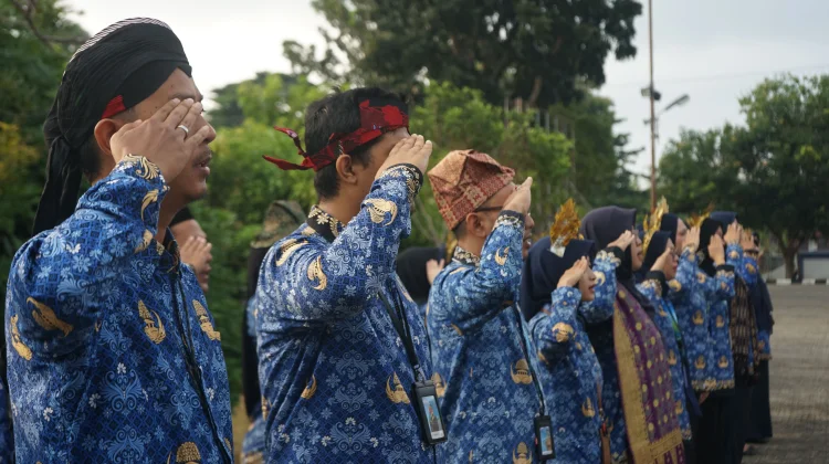 Upacara HUT ke-81 Republik Indonesia di LPP RRI Sungailiat