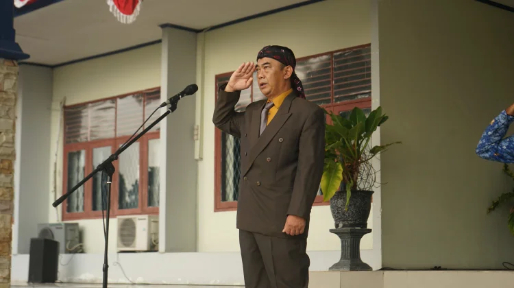 Upacara HUT ke-81 Republik Indonesia di LPP RRI Sungailiat