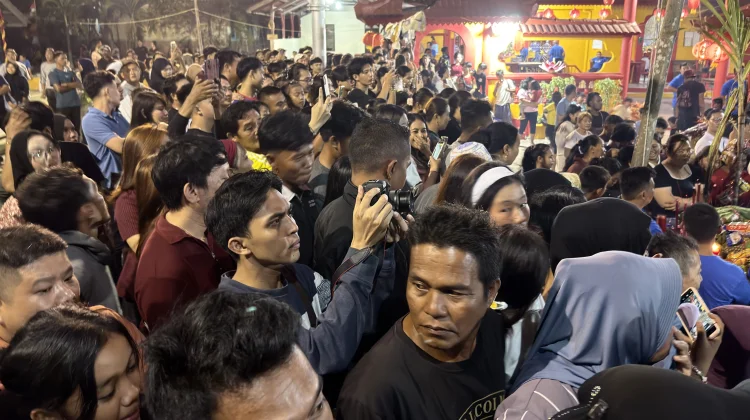 Perayaan Sembahyang Rebut di Kelenteng Ho Hap Miaw