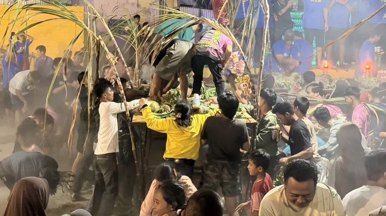 Perayaan Sembahyang Rebut di Kelenteng Ho Hap Miaw