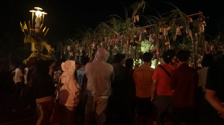 Tradisi Sembahyang Rebut di Kelenteng Pak Kung Ciong