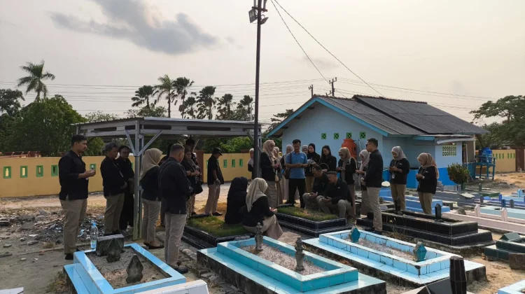 Pegawai RRI Sungailiat Ziarah ke 5 Makam Karyawan di TPU Paritpadang Sungailiat
