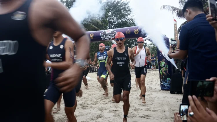 Ratusan Peserta Ikuti TNI Triathlon Open 2026