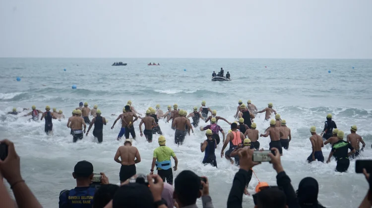 Ratusan Peserta Ikuti TNI Triathlon Open 2026