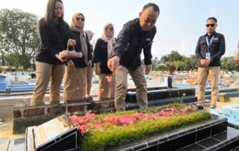 Pegawai RRI Sungailiat Ziarah ke 5 Makam Karyawan di TPU Paritpadang Sungailiat