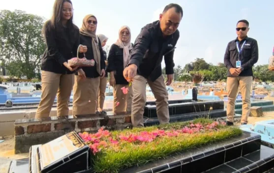 Pegawai RRI Sungailiat Ziarah ke 5 Makam Karyawan di TPU Paritpadang Sungailiat