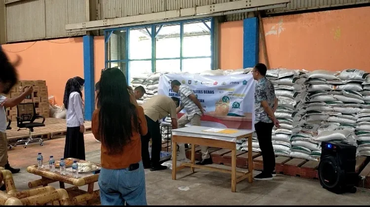 Perum Bulog Launching Program Bantuan Beras di Sangihe