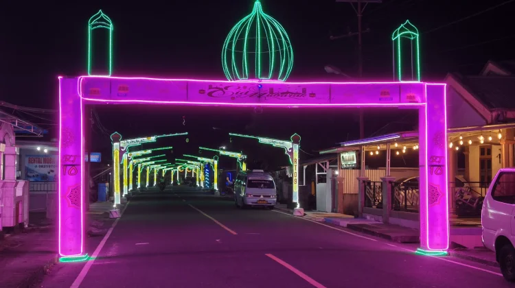 Lampu Hias Warnai Jalan Tidore Sangihe jelang Idul Fitri