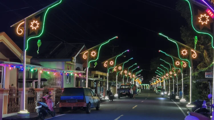 Lampu Hias Warnai Jalan Tidore Sangihe jelang Idul Fitri